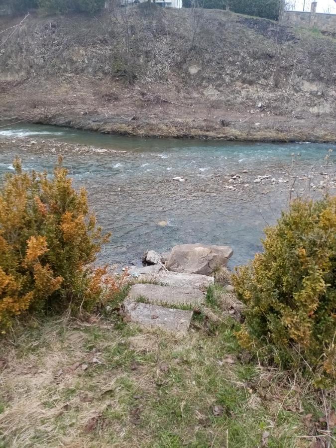 Садиба Федорчуків За рікою1 Шешори Екстер'єр фото