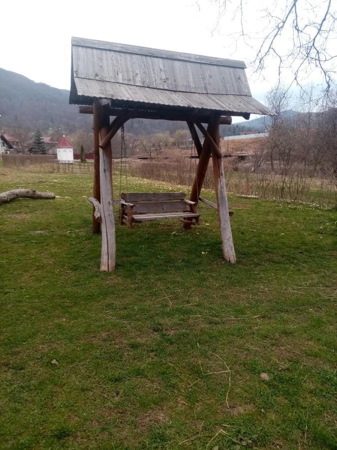Садиба Федорчуків За рікою1 Шешори Екстер'єр фото